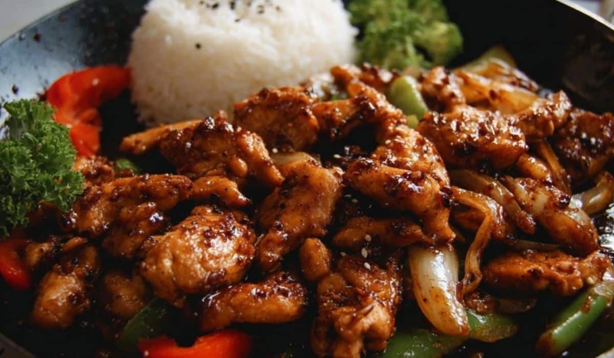 Black Pepper Chicken served with steamed white rice and vegetables