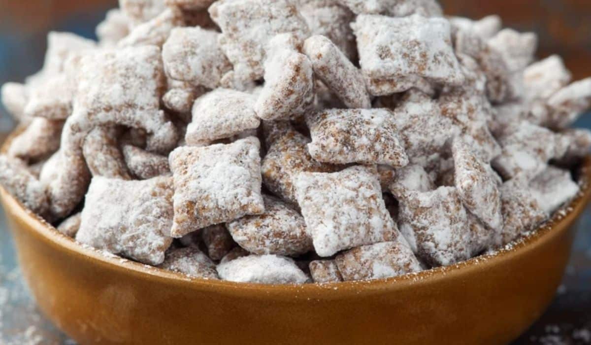 Delicious Homemade Puppy Chow in mason jars for gifting