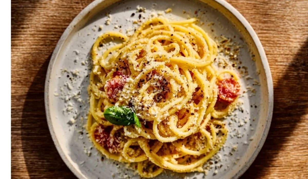 15-minute cacio e pepe served in a bowl with Pecorino and black pepper